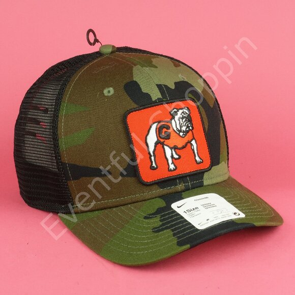 Nike Other - Nike Georgia Bulldogs Standing Dog Trucker Snapback Hat in Camo / Black